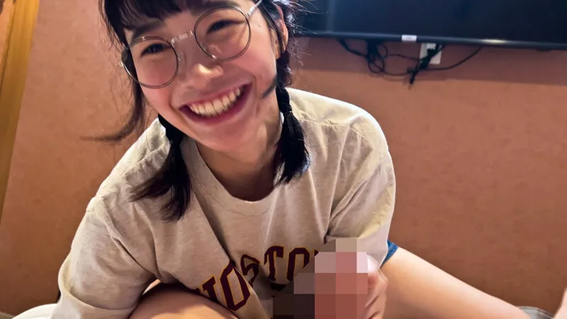 顔だけで抜ける僕らの色白オナペットちゃんと、仲良しワイワイ何回射精できるかゲームを開催!